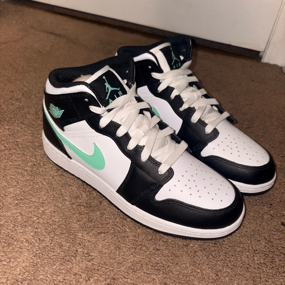 Air Jordan 1 Mid “Green Glow” - Picture 3 of 6